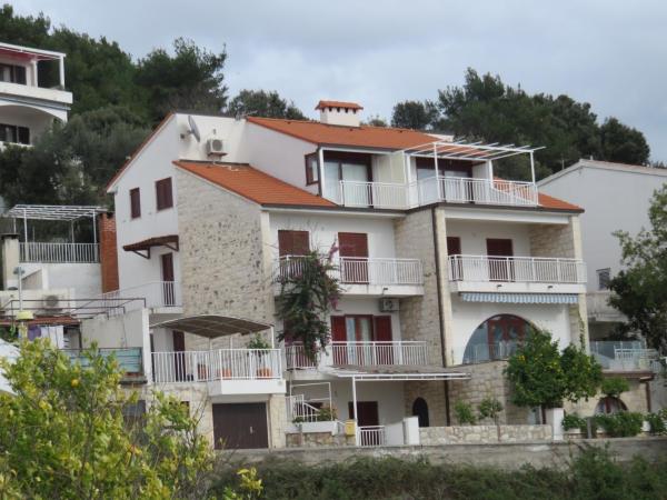 Apartments with a parking space Hvar - 11427, Prenota Appartamento Città di Lesina 