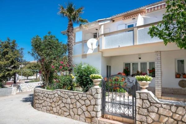 Apartments with parking space Povljana, Pag - 233, Book Apartment Kvarner Hotels with a Parking, Parking