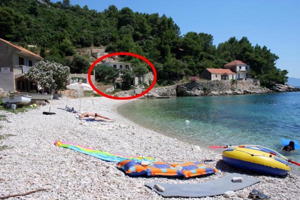 Seaside house for families with children Cove Skozanje, Hvar - 4039, Buchen Sie Ferienhaus Hotels in Gespanschaft Split-Dalmatien mit Parkplatz, Parkplätze