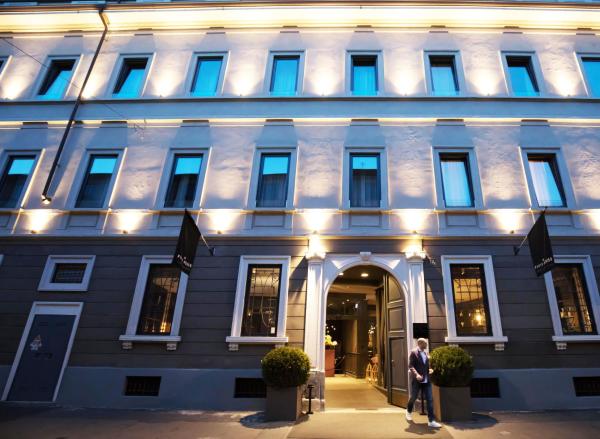 Fifty House Cellini, Buchen Sie  Hotels in Mailand mit Parkplatz, Parkplätze