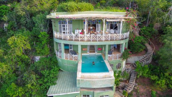 Arcadia Cliff House, Buchen Sie Ferienhaus Hotels in Küstenregion mit Pool, Schwimmbad
