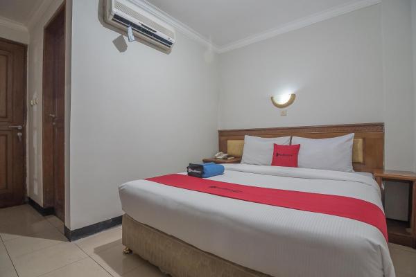 RedDoorz near Cihampelas Walk
