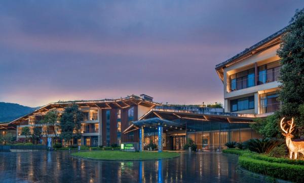 Holiday Inn Express Emei Mountain, an IHG Hotel, Buchen Sie Resort Hotels in Sichuan mit Parkplatz, Parkplätze