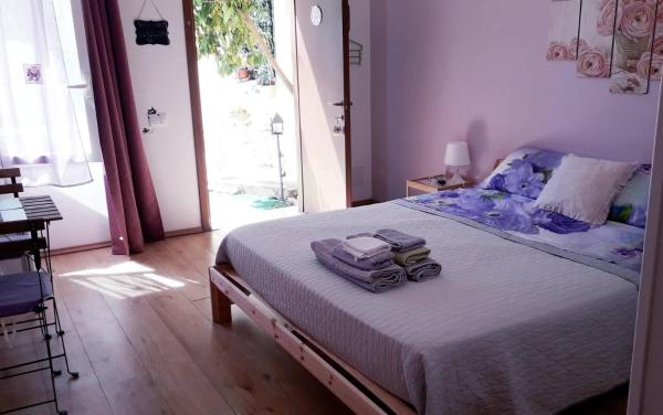 Dependance Miluna, Reserva ahora Hostal o pensión Hoteles en El Lacio con aparcamiento, Aparcamiento