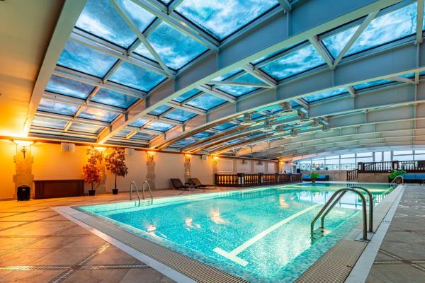 Talion Imperial, Reserva ahora  Hoteles en San Petersburgo con piscina, cerca de Singer House, Piscina