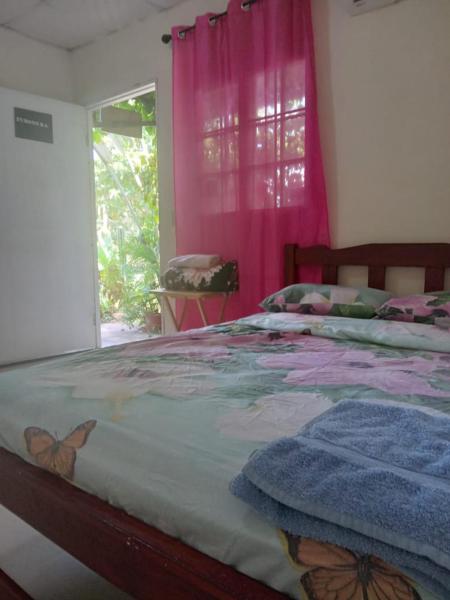 Hostal Brisas Calobrenas, Prenota Ostello Hotel a Veraguas con parcheggio, Parcheggio