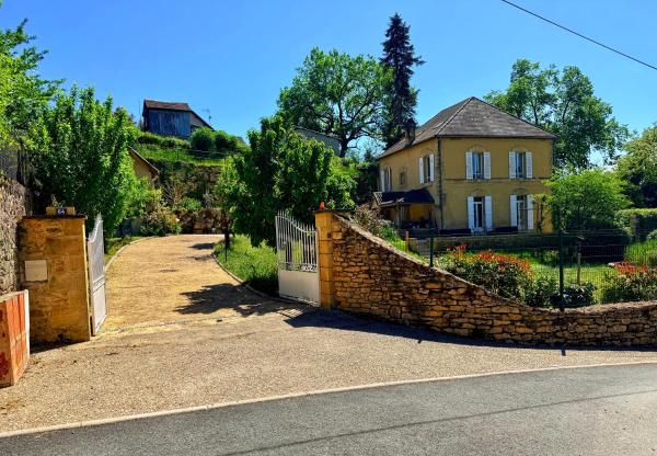 Résidence Les Trois Jardins avec WIFI et Parking gratuit, Reserva ahora Casa o chalet Hoteles en Aquitania con aparcamiento, Aparcamiento