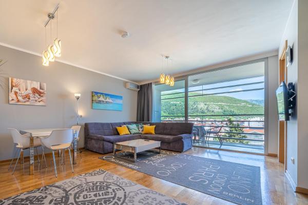 Apt "Budva" with Sea View and Garage Parking, Book Apartment Budva 