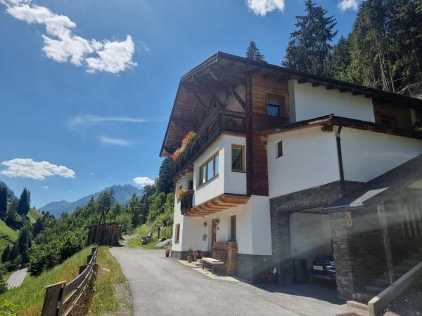 Apartment Apart Ladner - KPL510 by Interhome, Prenota Appartamento Hotel a Tirolo con parcheggio, Parcheggio