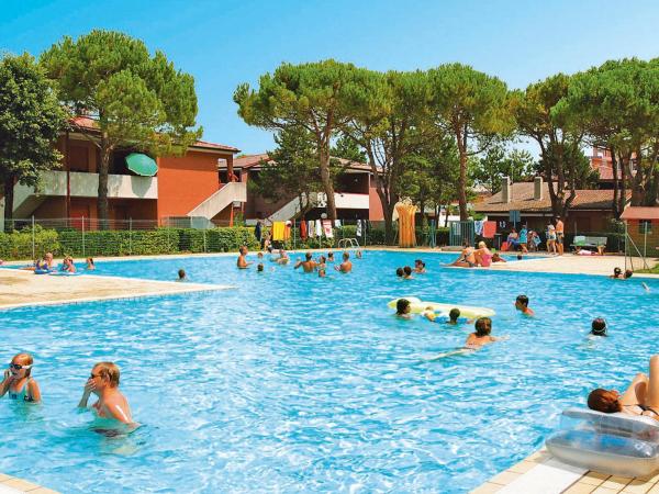 Apartment Villaggio Azzurro-2 by Interhome, Prenota Appartamento Hotel a Veneto con piscina, Piscina