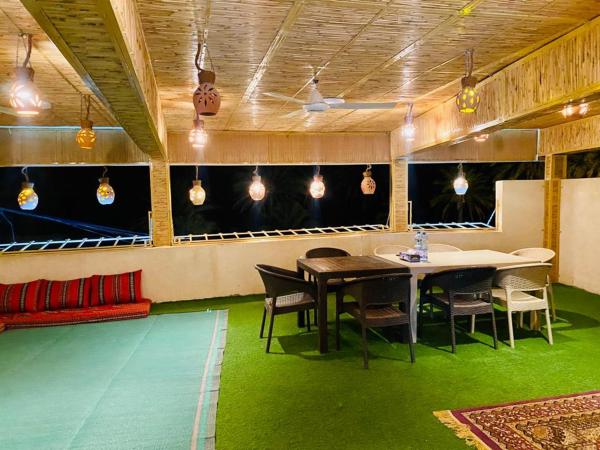 Sehma Guest House بيت السحمه للضيافه, Buchen Sie Pension Al Hamra 