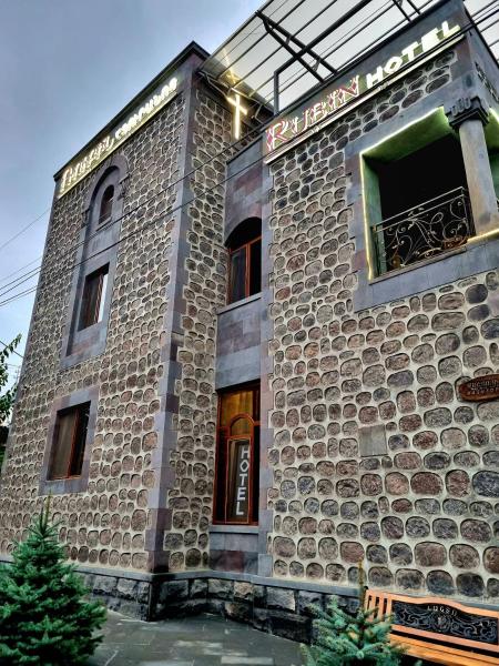 Rubin Hotel, Prenota Hotel Hotel con piscina a Goris, Piscina