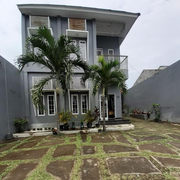 Rumah Baraka, Buchen Sie Privatzimmer Hotels in Provinz Yogyakarta mit Parkplatz, Parkplätze