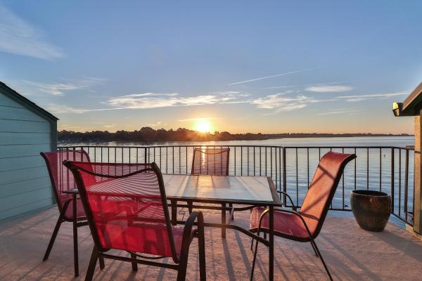 Resort Attractions, Buchen Sie Ferienwohnung Willis Texas
