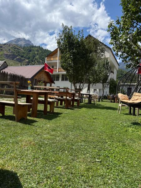 Guesthouse Skender Selimaj, Prenota Affittacamere Hotel economici a Kukës County