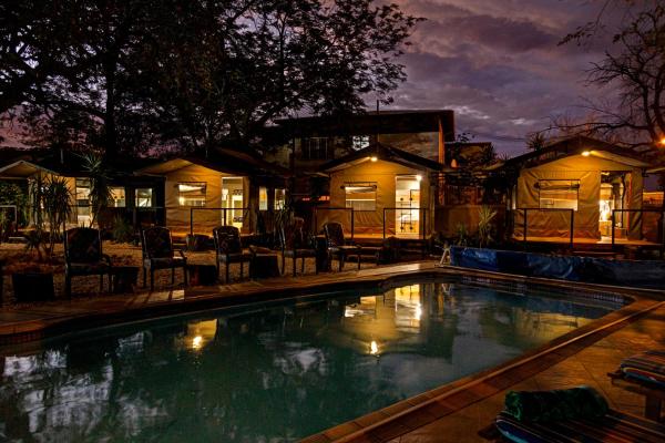 Naankuse Travellers Inn - Hostel