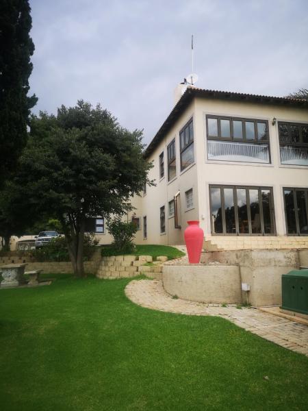 Bristow Luxury Suites With Back Up Power and Free Wi-Fi, Buchen Sie Pension Roodepoort Gauteng