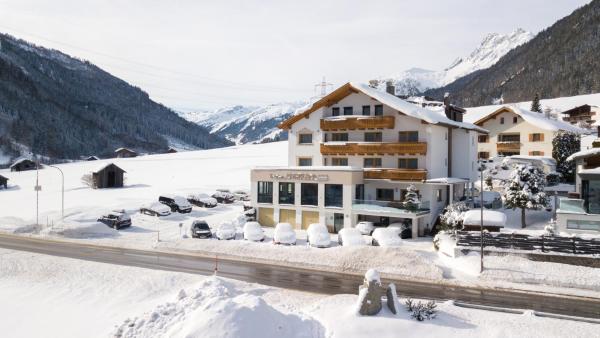 Pension Angelika, Prenota Hotel Hotel a Tirolo con parcheggio, Parcheggio