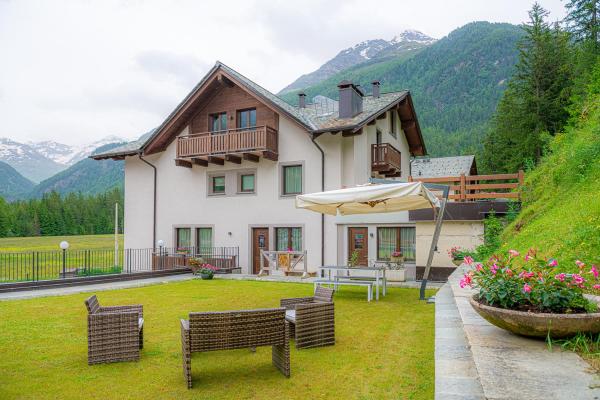 Chalet La Pineta, Buchen Sie Chalet Cottages in Oberes Veltlin, Cottage