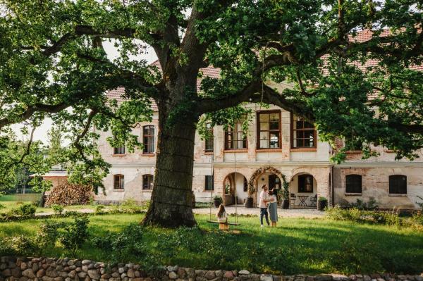 Folwark Wielka Wieś - Pałac pod Dębem, Buchen Sie Bed & Breakfast Hotels mit Pool in Pommern, Schwimmbad
