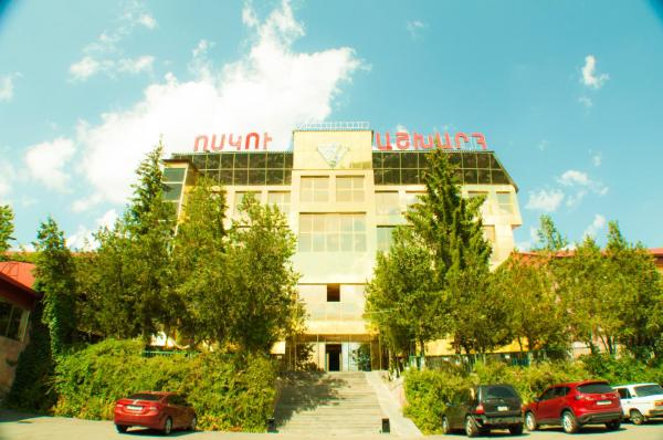 Vosku Ashxarh Hotel, Buchen Sie Hotel Zaghkadsor Kotayk region