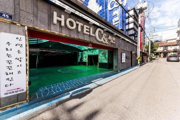 Hotel C&