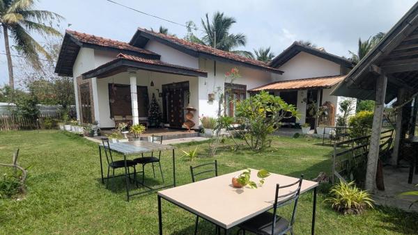 Aiden Homestay, Reserva ahora Hostal o pensión Hoteles en Distrito de Batticaloa con aparcamiento, Aparcamiento