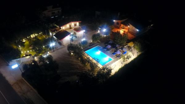 B&B MadaM, Prenota Bed & breakfast Hotel con piscina a Faggiano, Piscina
