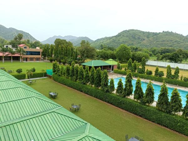 WILD RIDGE SARISKA RESORT, Prenota Campeggio di lusso Hotel a Rajasthan con piscina, Piscina