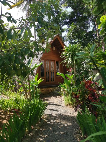 Coconut Tree Cottages, Prenota Hotel Batukaras West Java