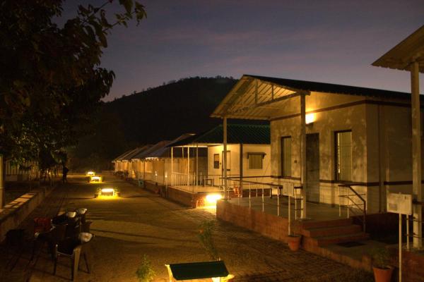 Shivir Aranya - Wilderness Resort, Prenota Campeggio di lusso Hotel a Rajasthan con piscina, Piscina