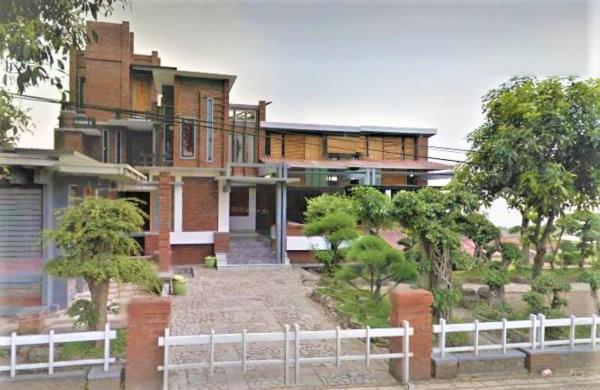 Villa Mediana, Reserva ahora Camping resort Mojokerto 