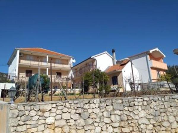 Apartments Diana Vinišće, Buchen Sie Ferienwohnung Hotels in Gespanschaft Split-Dalmatien mit Parkplatz, Parkplätze