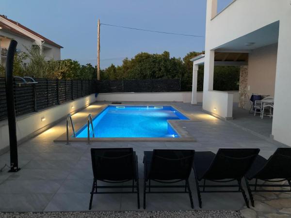 Villa Iva, Prenota Appartamento Hotel con piscina a Croatian Islands, Piscina