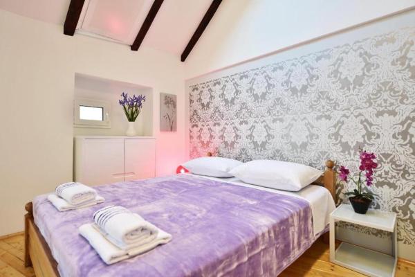 Marigold stone house, Prenota Appartamento Splitska 