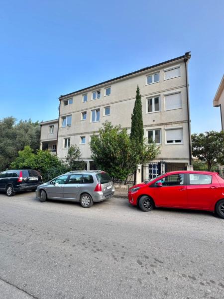 The Four Fish, Book Apartment Petrovac na Moru 