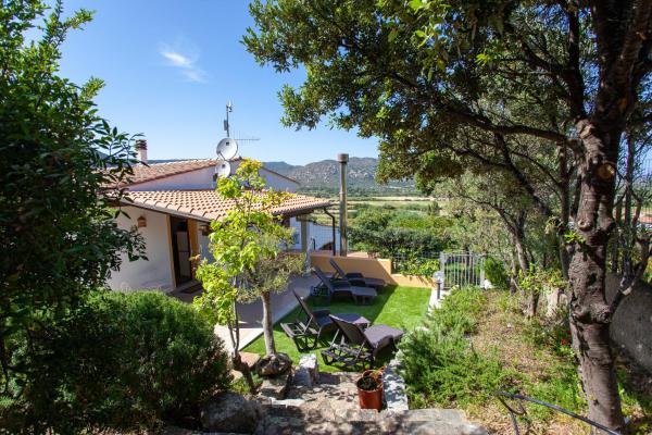 La Casa in Collina - affittacamere con vista mare, Buchen Sie Pension Lu Lioni San Teodoro