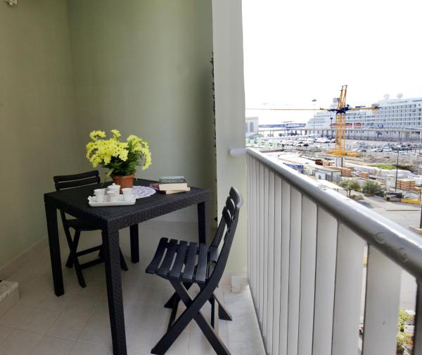 Six Rooms, Buchen Sie Pension Anlegestelle Molo Beverello Neapel
