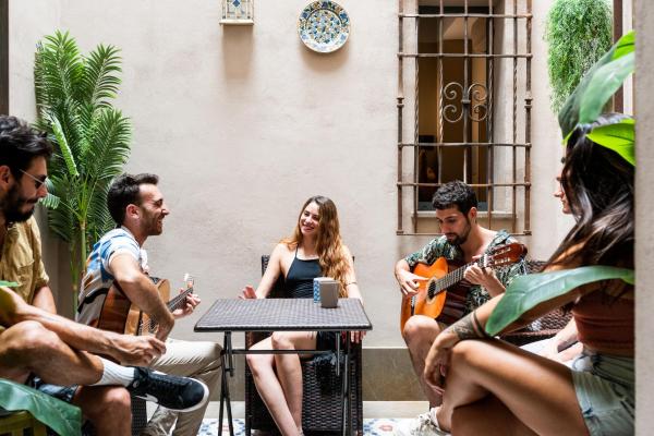 Hostel Carlota Braun, Buchen Sie Hostel Günstige Hotels in Granada