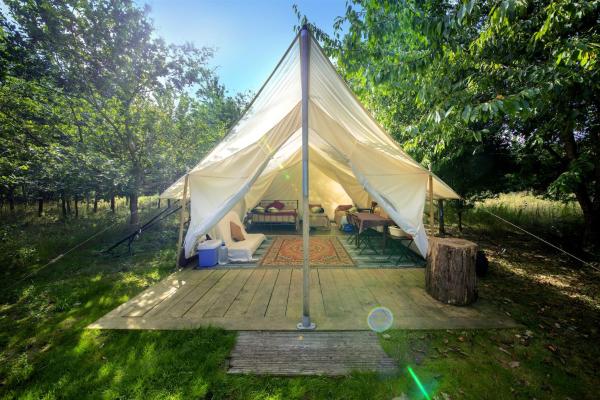 DGG Woodland Escape, Buchen Sie Zelt-Lodge Hotels in Somerset mit Parkplatz, Parkplätze