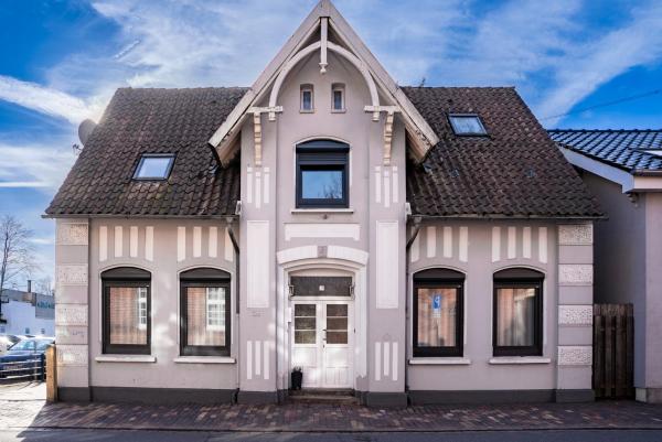 CityGlückNms - Direkt am Bahnhof und Einkaufszentrum, Buchen Sie Pension Neumünster Schleswig-Holstein