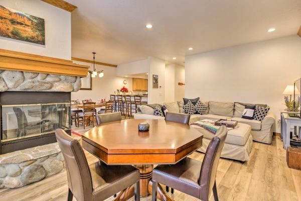 Deck with Forest Views Incline Village Townhome, Buchen Sie Ferienhaus Beste Wellnesshotels in Nevada, SPA