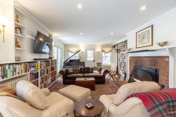 Beautifully Restored Home In Manchester Village, Buchen Sie Ferienhaus  