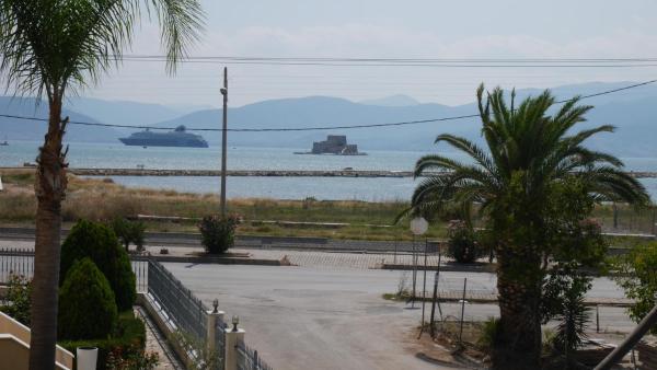 Villa with the view of Palamidi and Bourtzi, Book Vacation Home Nafplio 