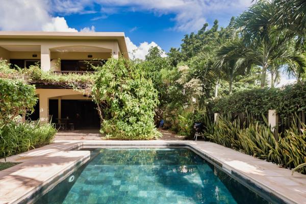 Villa Vakoa - Tranquil Villa With Lush Gardens, Prenota Villa Hotel con piscina a Mauritius Costa Sud, Piscina