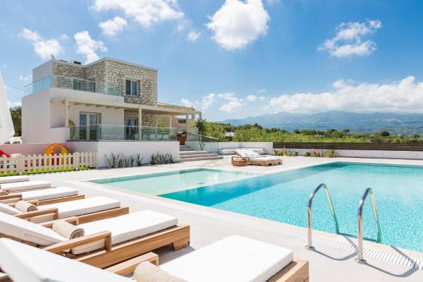 Rosmerta Villa, with Private Pool 65 square meters, BBQ & Heated SpaWhirlpool, By ThinkVilla, Prenota Villa Hotel a Lavris con parcheggio, Parcheggio