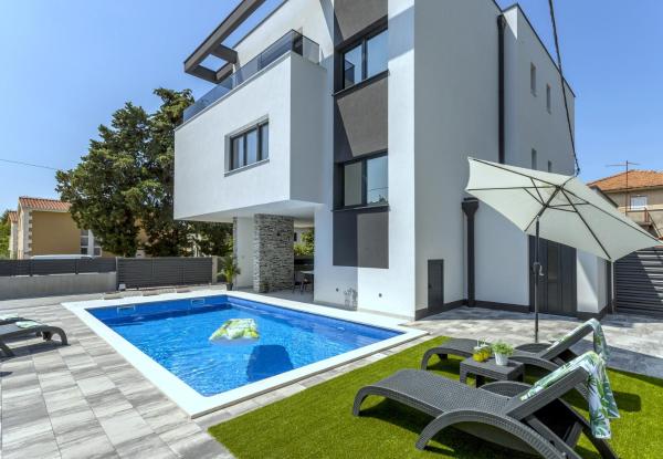 VILLA EMA KASTELA with private heated pool, Buchen Sie Villa Hotels in Gespanschaft Split-Dalmatien mit Pool, Schwimmbad
