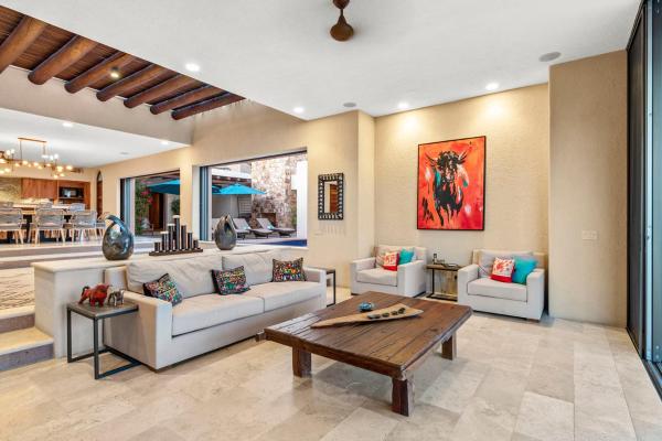 Contemporary Villa with 2 Pools, Walking Distance to Beach and Butler Included, Prenota Villa Hotel con piscina a Baja California Sur, Piscina