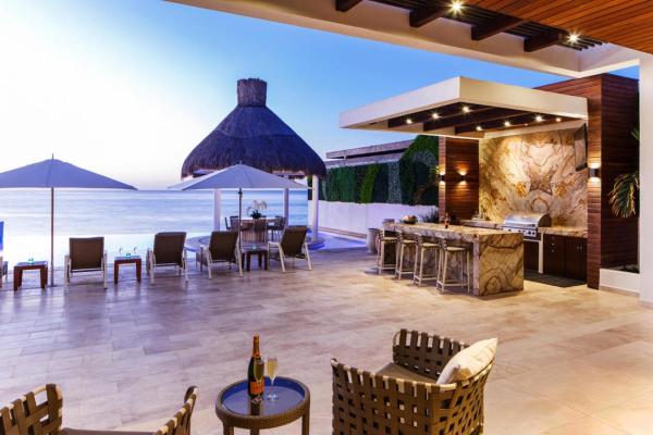Ultra Exclusive Beachfront Villa Just Steps from the Sand with Butler Included, Prenota Villa Hotel a Baja California Sur con parcheggio, Parcheggio