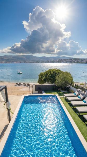 Villa Palace Al Nera, Buchen Sie Villa Hotels in Gespanschaft Split-Dalmatien mit Pool, Schwimmbad